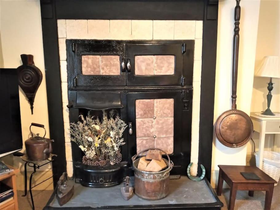 Ty Hen - Quirky Grade II Listed Cottage Blaenau Ffestiniog Bagian luar foto
