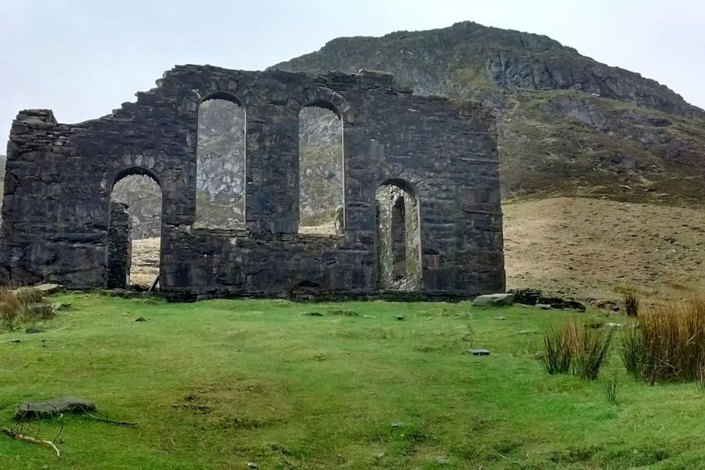 Ty Hen - Quirky Grade II Listed Cottage Blaenau Ffestiniog Bagian luar foto