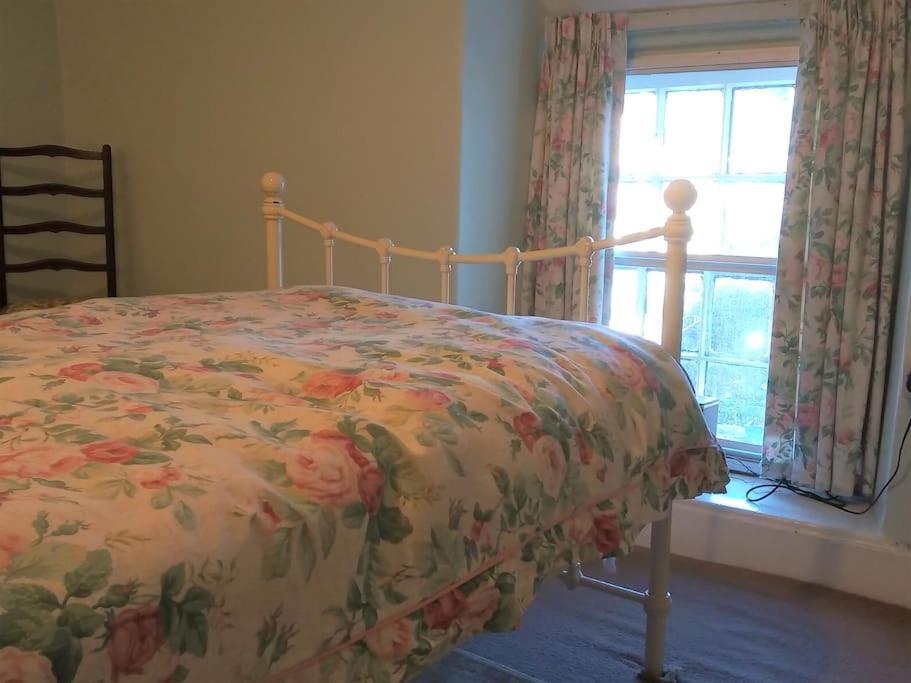 Ty Hen - Quirky Grade II Listed Cottage Blaenau Ffestiniog Bagian luar foto